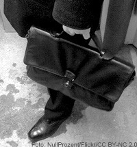 Foto: Mann mit Aktentasche